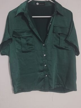 Button-Down Satin Short Sleeve Shirt in Emerald Green